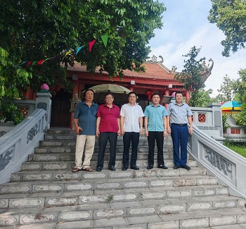 Lãnh đạo UBND tỉnh Phú Thọ dâng hương di tích Miếu bà và Thiên Cổ miếu